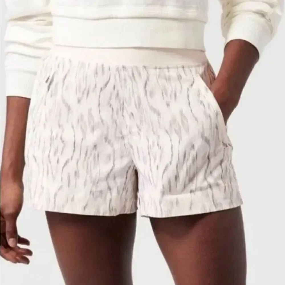 Athleta Trekkie North Short New